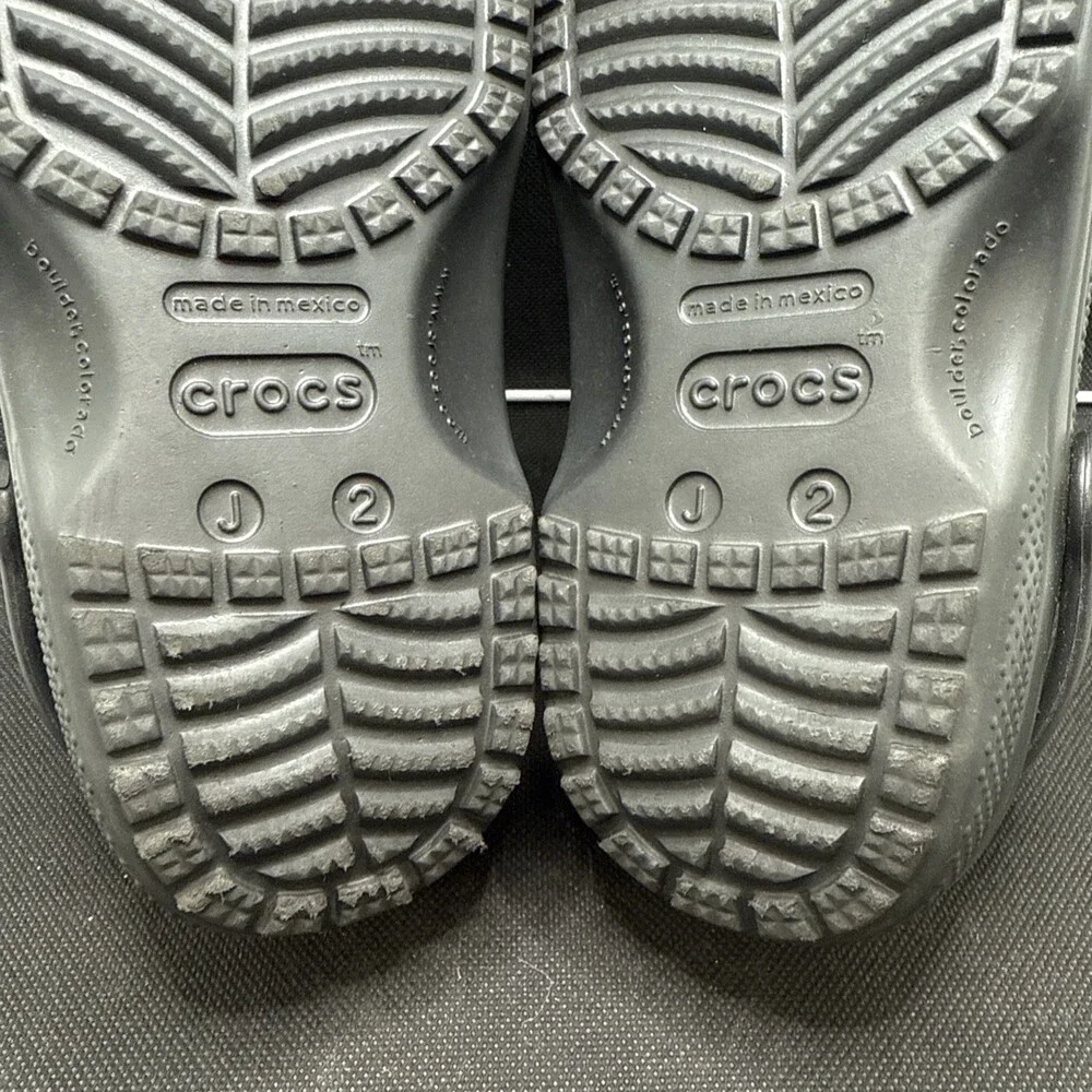 Unisex Youth Boys Girls Crocs Classic Clogs 206991 Black Size 2Y- UZB72 - Picture 15 of 15